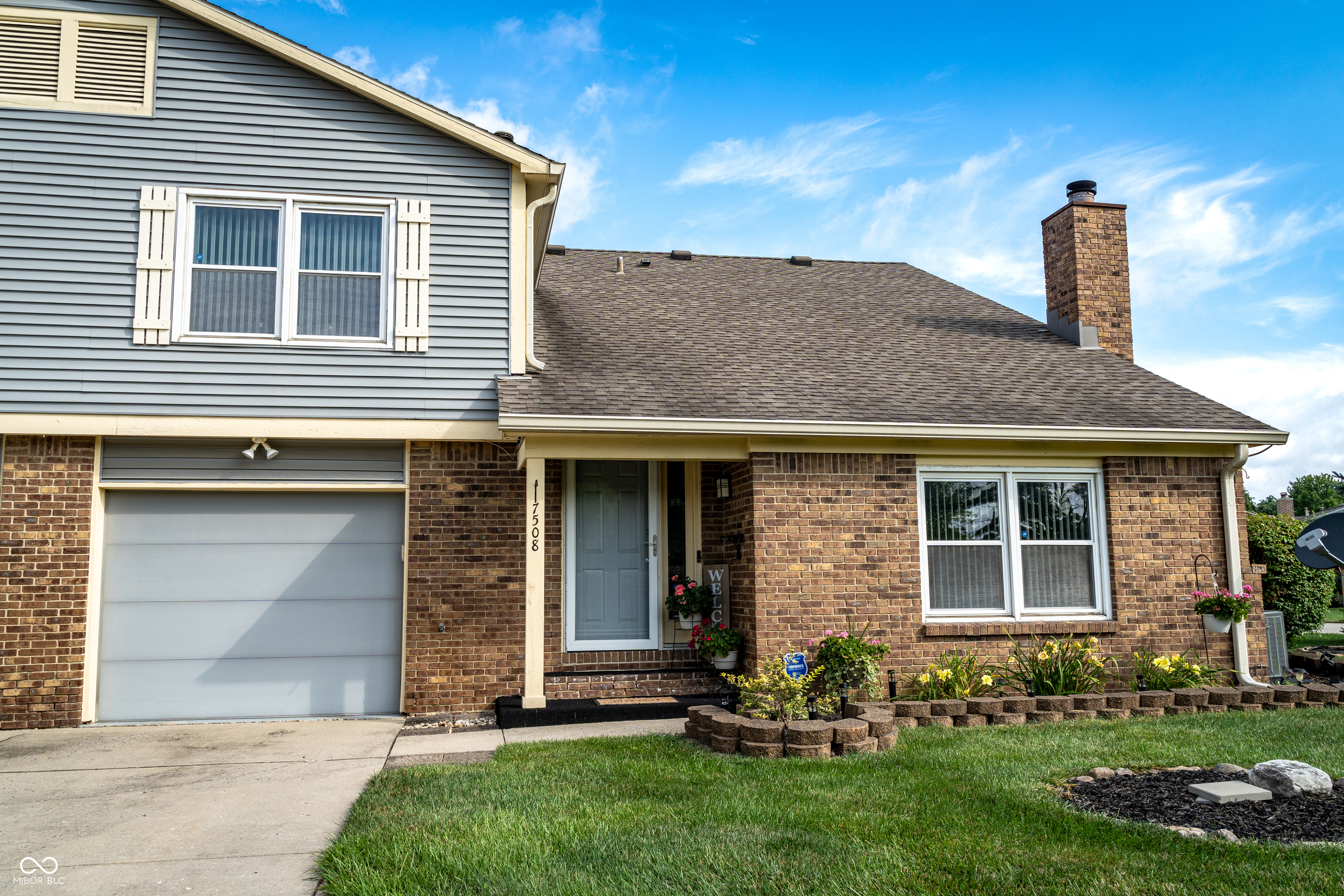 7508 Farm View Circle West Indianapolis, IN 46256 - Photo 2 of 19