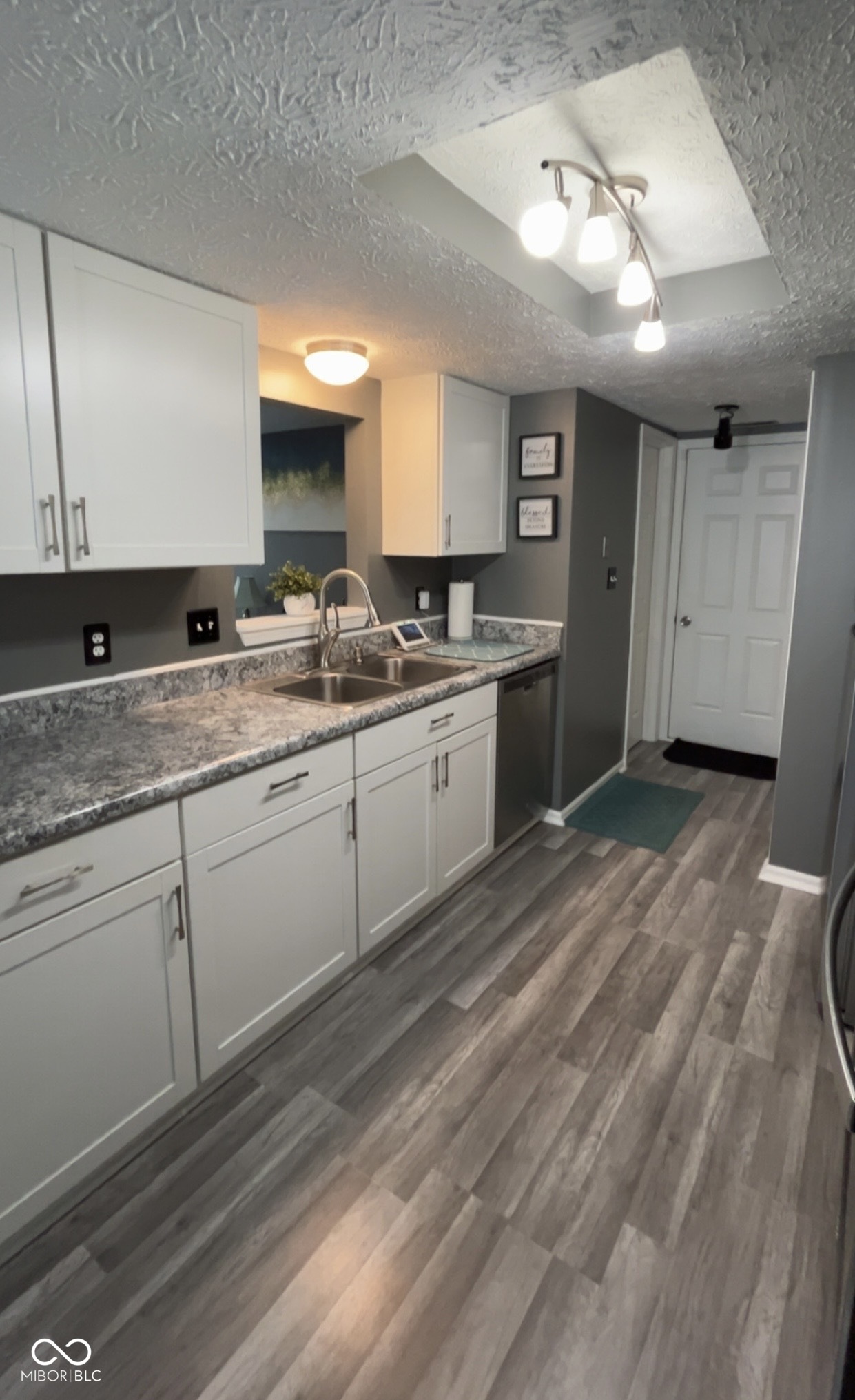 7508 Farm View Circle West Indianapolis, IN 46256 - Photo 7 of 19