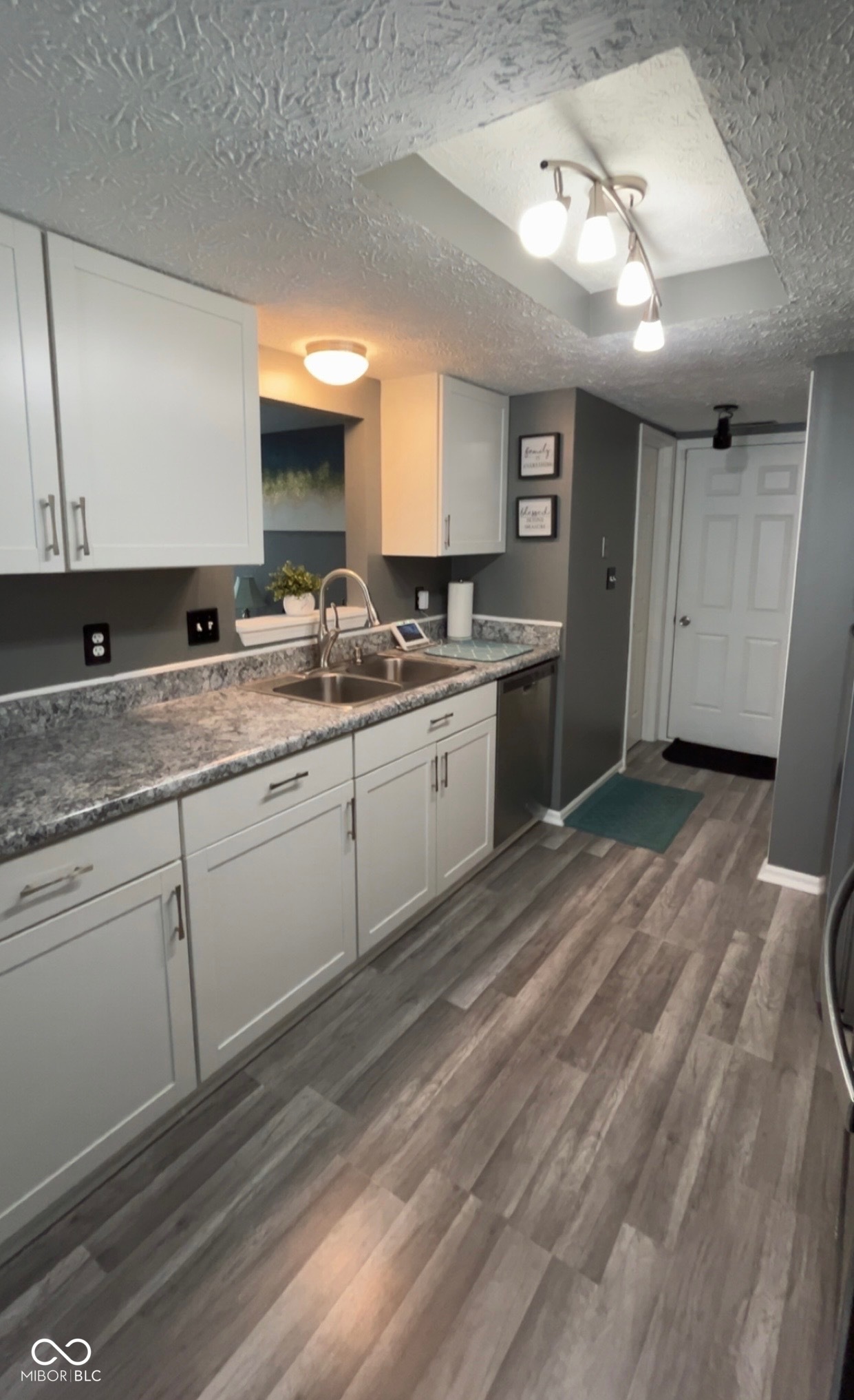 7508 Farm View Circle West Indianapolis, IN 46256 - Photo 10 of 19