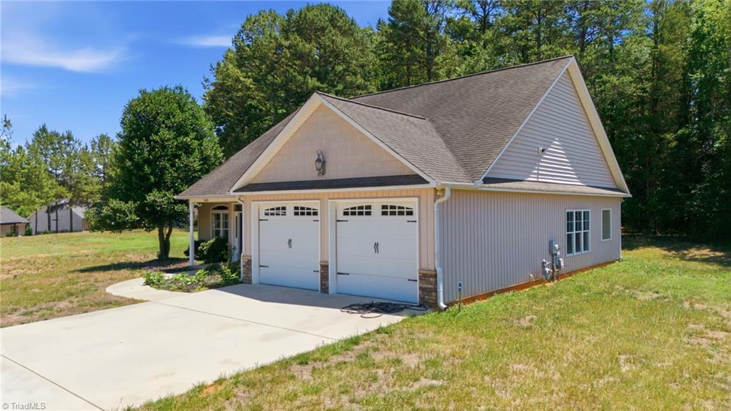 2100 Waterford Pointe Road Lexington, NC 27292 - Photo 4 of 31