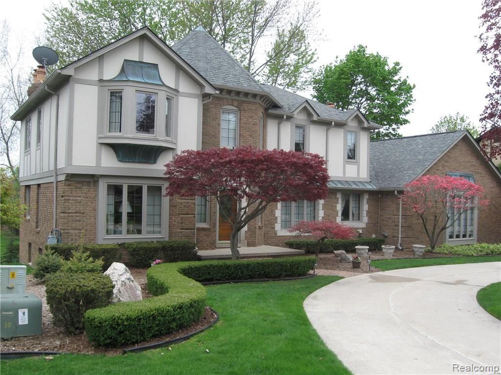 2437 Munster Road Rochester Hills, MI 48309 - Photo 1 of 47