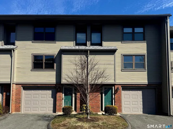 $295,900 | 53 Metacomet Drive, Meriden, CT 06450