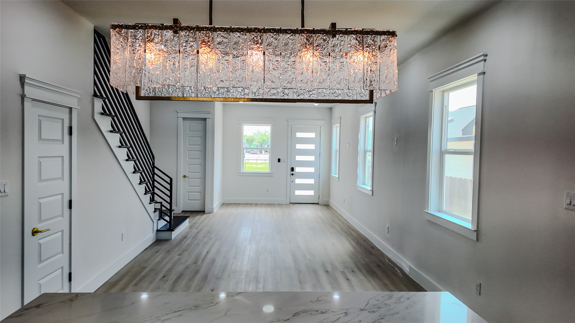 819 North Loop Houston, TX 77022 - Photo 20 of 50 Kitchen/Living