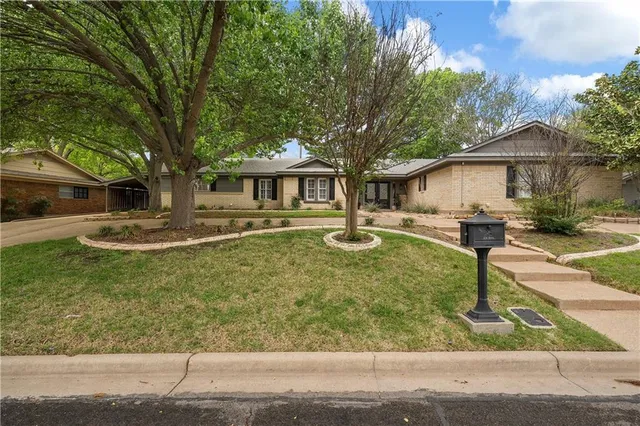 $474,000 | 5301 Chaparral Drive, Waco, TX 76710