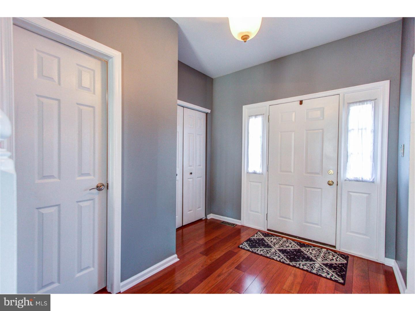 47 Country Road Perkasie, PA 18944 - Photo 2 of 25 Foyer