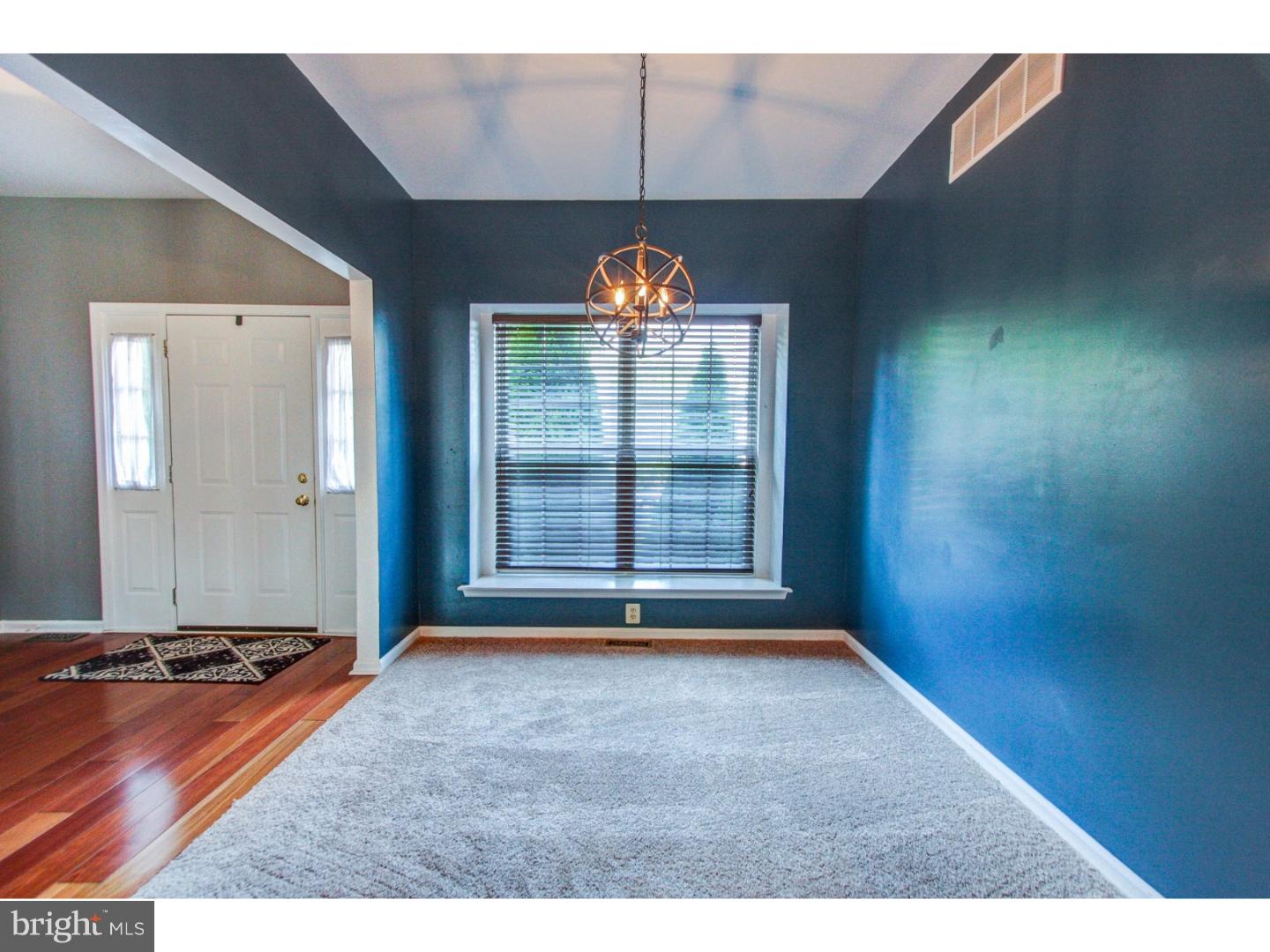 47 Country Road Perkasie, PA 18944 - Photo 3 of 25 Living Room