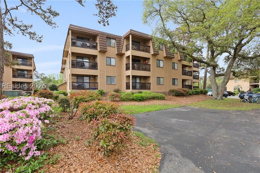 40 Folly Field Road, Unit F9 Hilton Head Island, SC 29928 - Photo 2 of 22