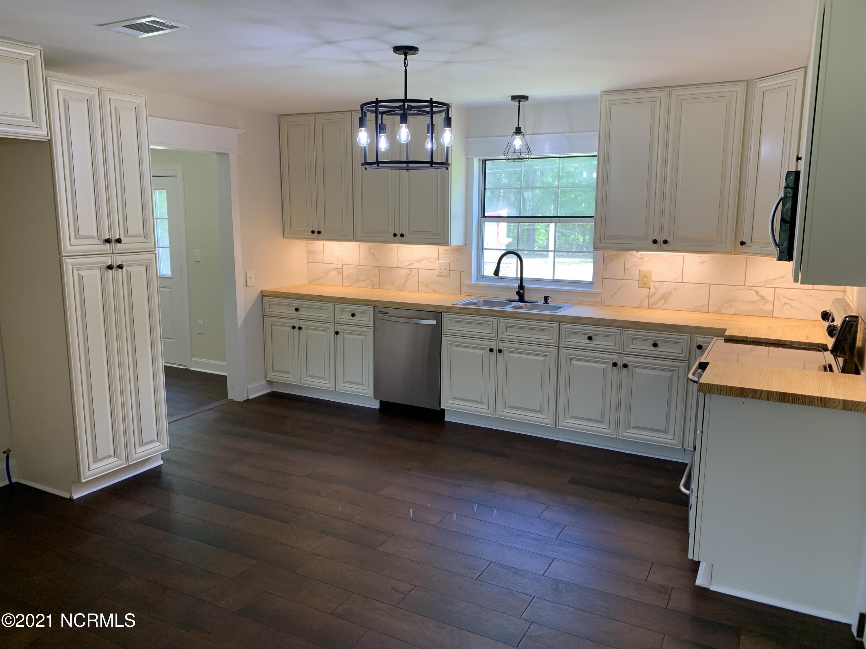 1391 Highway 177 Rockingham, NC 28379 - Photo 4 of 14 IMG_1696