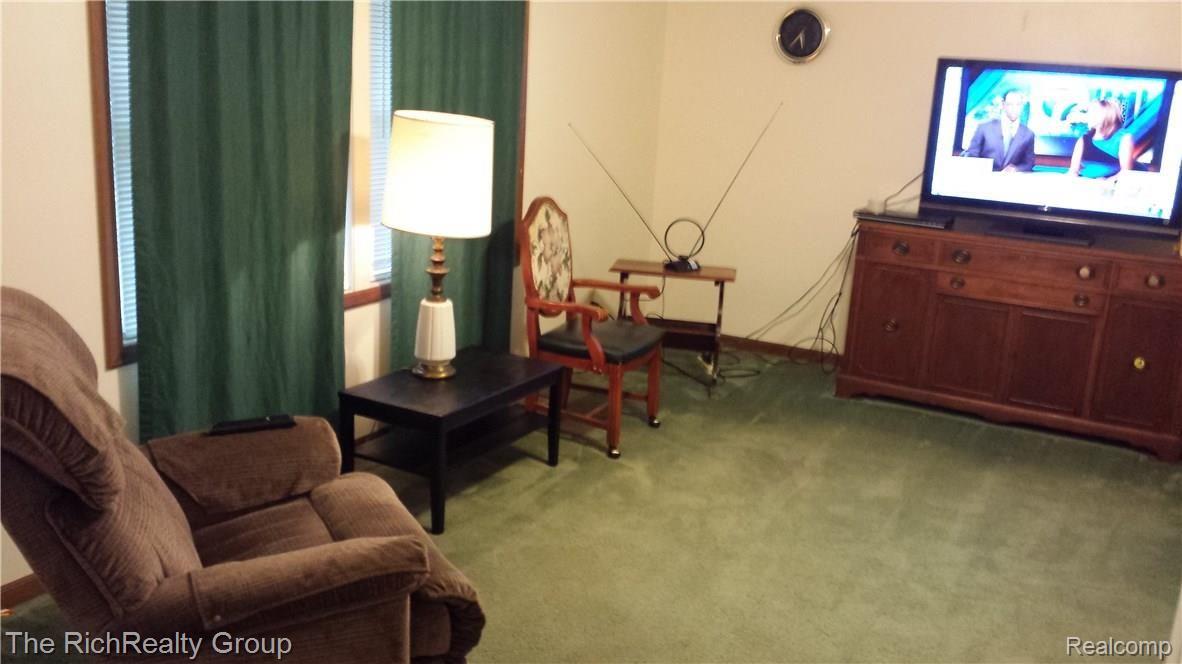 41420 Harris Road Belleville, MI 48111 - Photo 12 of 42 2016-08-09 17.43