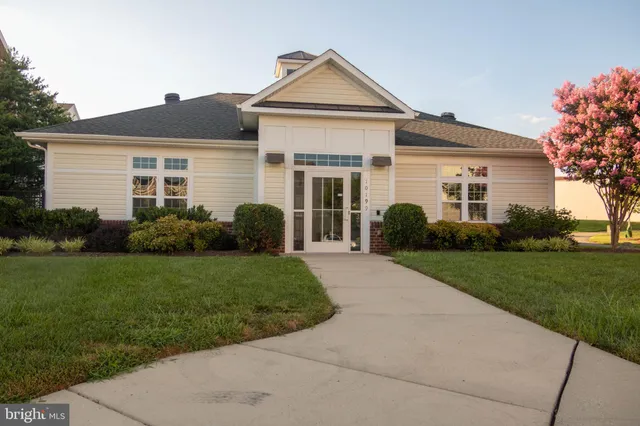 $359,990 | 9202 Charleston Drive, Unit 405, Manassas, VA 20110