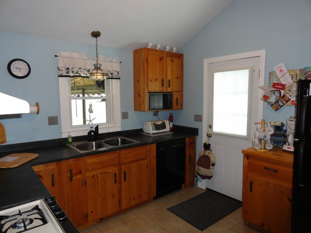 14 Mason St Extension Wareham, MA 02532 - Photo 6 of 12 Gallery Image 6