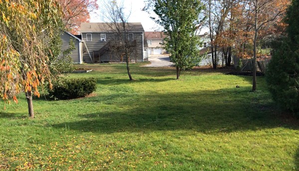 14 Colonial Road Webster, MA 01570 - Photo 23 of 30