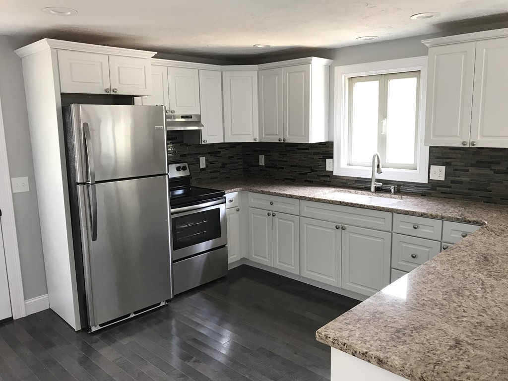 14 Colonial Road Webster, MA 01570 - Photo 3 of 30