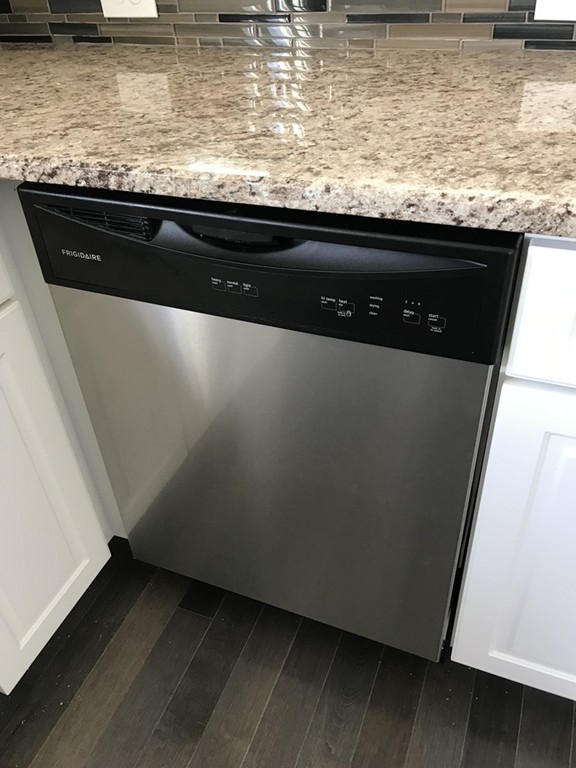 14 Colonial Road Webster, MA 01570 - Photo 5 of 30