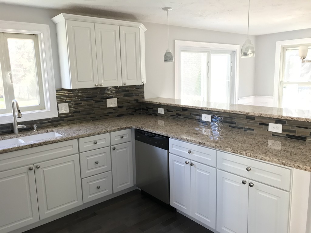 14 Colonial Road Webster, MA 01570 - Photo 7 of 30