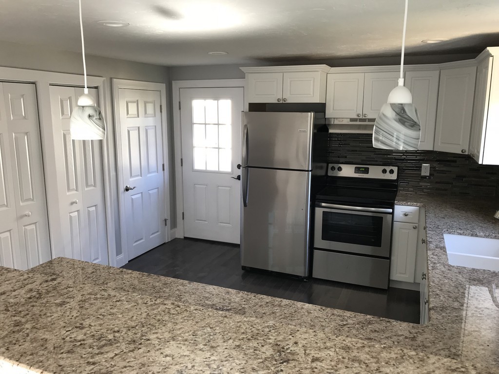 14 Colonial Road Webster, MA 01570 - Photo 8 of 30