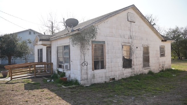 307 North Maria Street Hebbronville, TX 78361 - Photo 2 of 13 a view of a house with backyard and garden