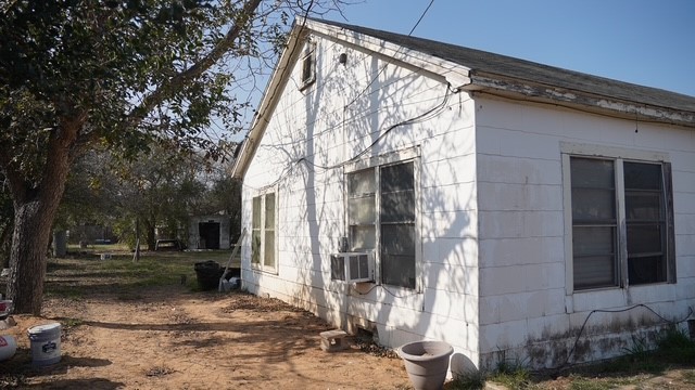 307 North Maria Street Hebbronville, TX 78361 - Photo 4 of 13 a view of a house with a yard