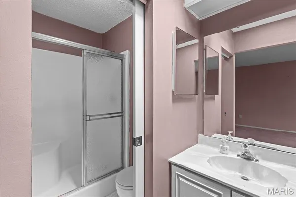 $350,000 | 61 Majestic Court, Fenton, MO 63026