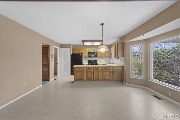 $350,000 | 61 Majestic Court, Fenton, MO 63026