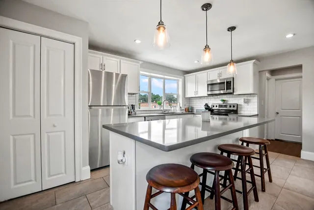 $2,700 | 13 Town Hill Street, Unit 2, Quincy, MA 02169