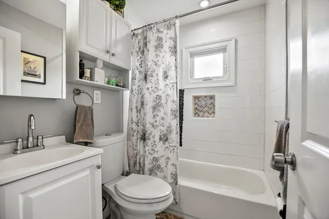 $2,700 | 13 Town Hill Street, Unit 2, Quincy, MA 02169