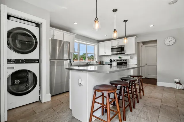 $2,700 | 13 Town Hill Street, Unit 2, Quincy, MA 02169