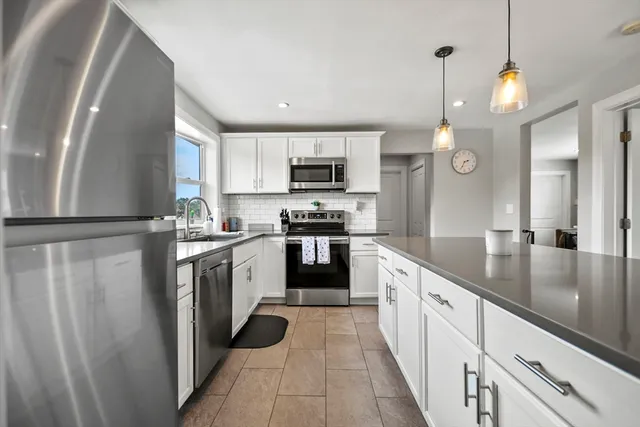 $2,700 | 13 Town Hill Street, Unit 2, Quincy, MA 02169