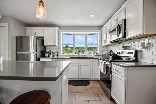 $2,700 | 13 Town Hill Street, Unit 2, Quincy, MA 02169