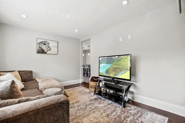 $2,700 | 13 Town Hill Street, Unit 2, Quincy, MA 02169