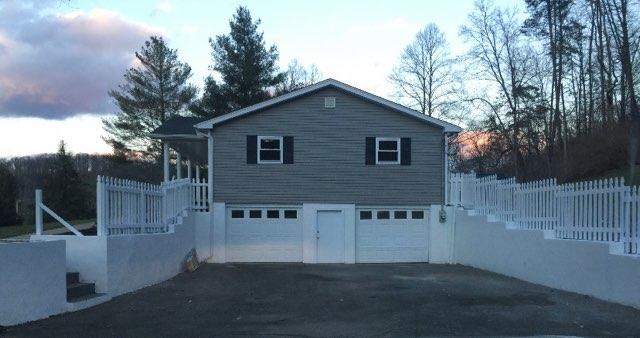 1812 Rhea Road Knoxville, TN 37920 - Photo 5 of 20 side with garage