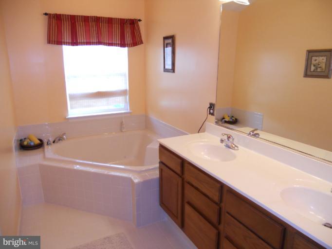 13407 Rising Sun Lane Germantown, MD 20874 - Photo 14 of 29 Bath (Master)