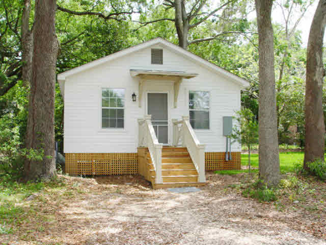 109 Powell Avenue, Unit B Fairhope, AL 36532 - Photo 12 of 12 Front and parking