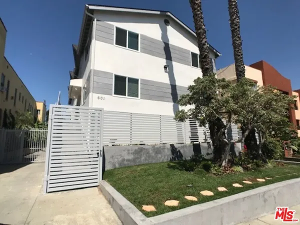 $2,400 | 601 North Normandie Avenue, Unit 5, Los Angeles, CA 90004