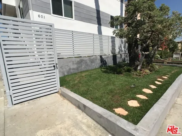 $2,400 | 601 North Normandie Avenue, Unit 5, Los Angeles, CA 90004