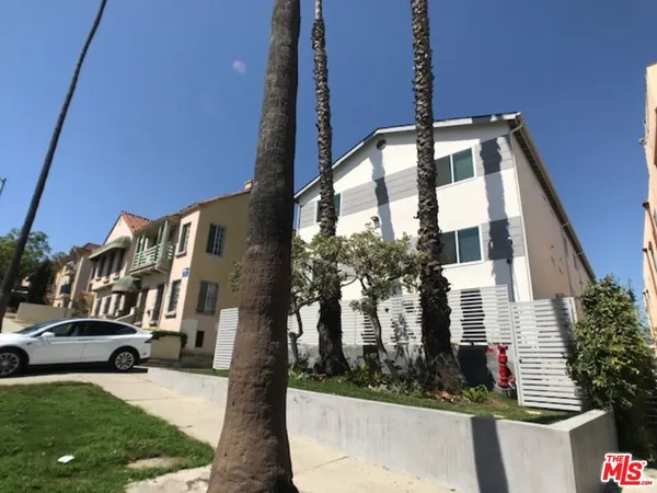 $2,400 | 601 North Normandie Avenue, Unit 5, Los Angeles, CA 90004