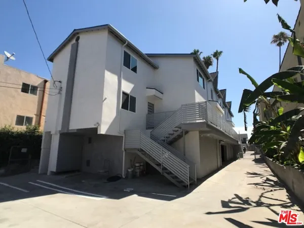 $2,400 | 601 North Normandie Avenue, Unit 5, Los Angeles, CA 90004