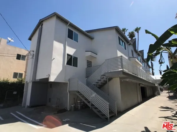 $2,400 | 601 North Normandie Avenue, Unit 5, Los Angeles, CA 90004