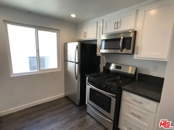 $2,400 | 601 North Normandie Avenue, Unit 5, Los Angeles, CA 90004