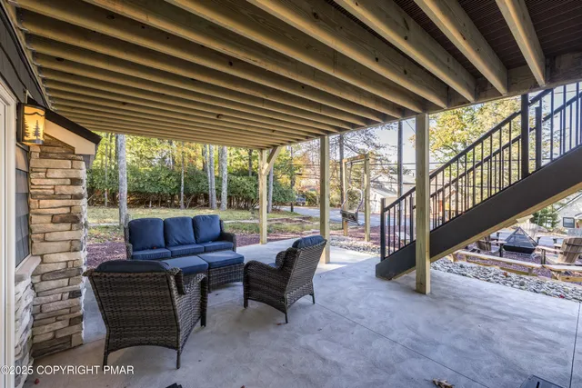 $1,999,900 | 24 Lakeview Drive, Lake Harmony, PA 18624