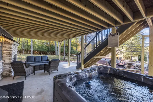 $1,999,900 | 24 Lakeview Drive, Lake Harmony, PA 18624