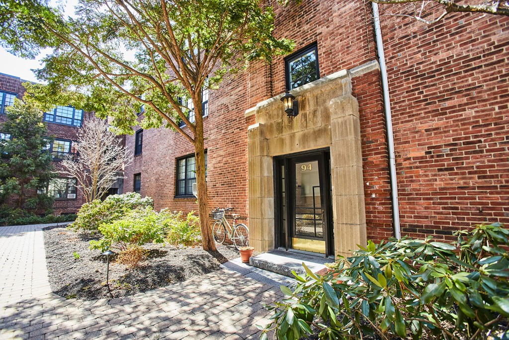 94 Marion Street, Unit 3 Brookline, MA 02446 - Photo 19 of 20