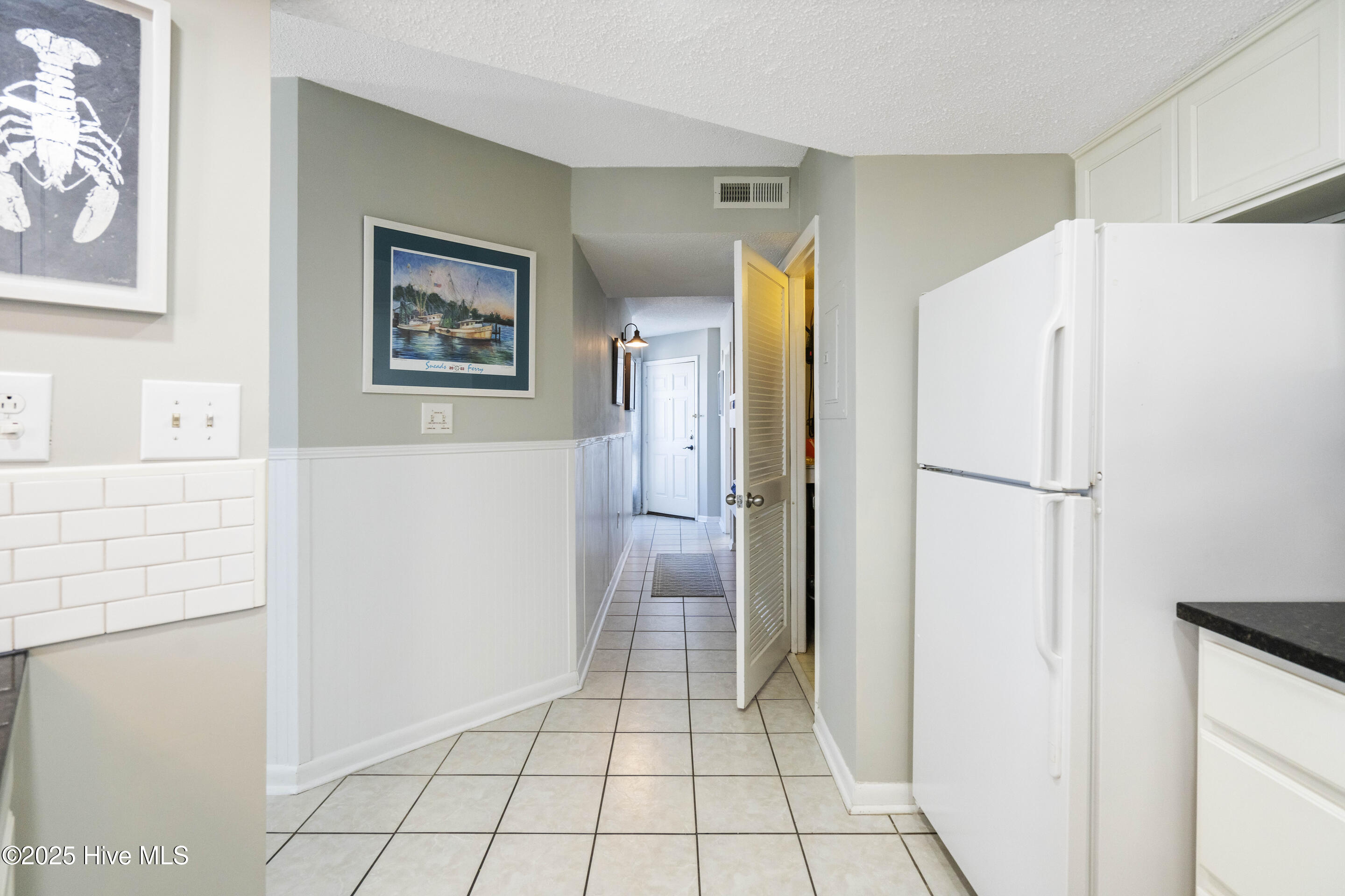 2000 New River Inlet Road, Unit 3101 North Topsail Beach, NC 28460 - Photo 7 of 50 Entry hall from kitchen
