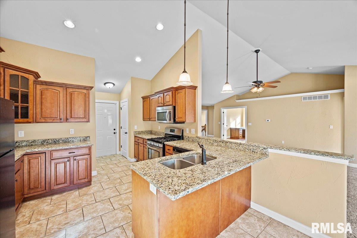 1506 Remington Road Pekin, IL 61554 - Photo 9 of 40 Gallery Image 9