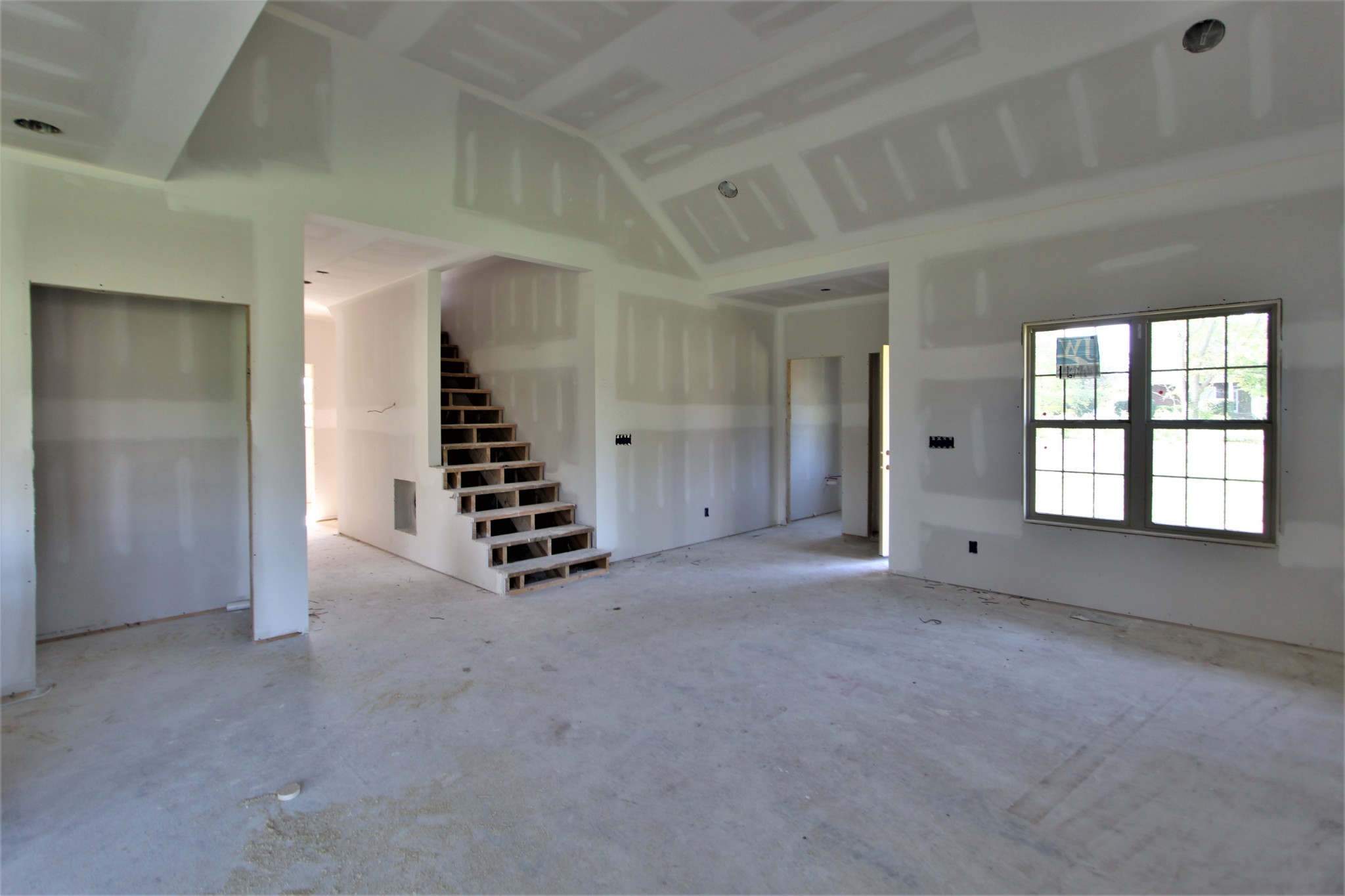 517 Cole's Ferry Road, Unit 11 Gallatin, TN 37066 - Photo 3 of 16 an empty room with windows and closet