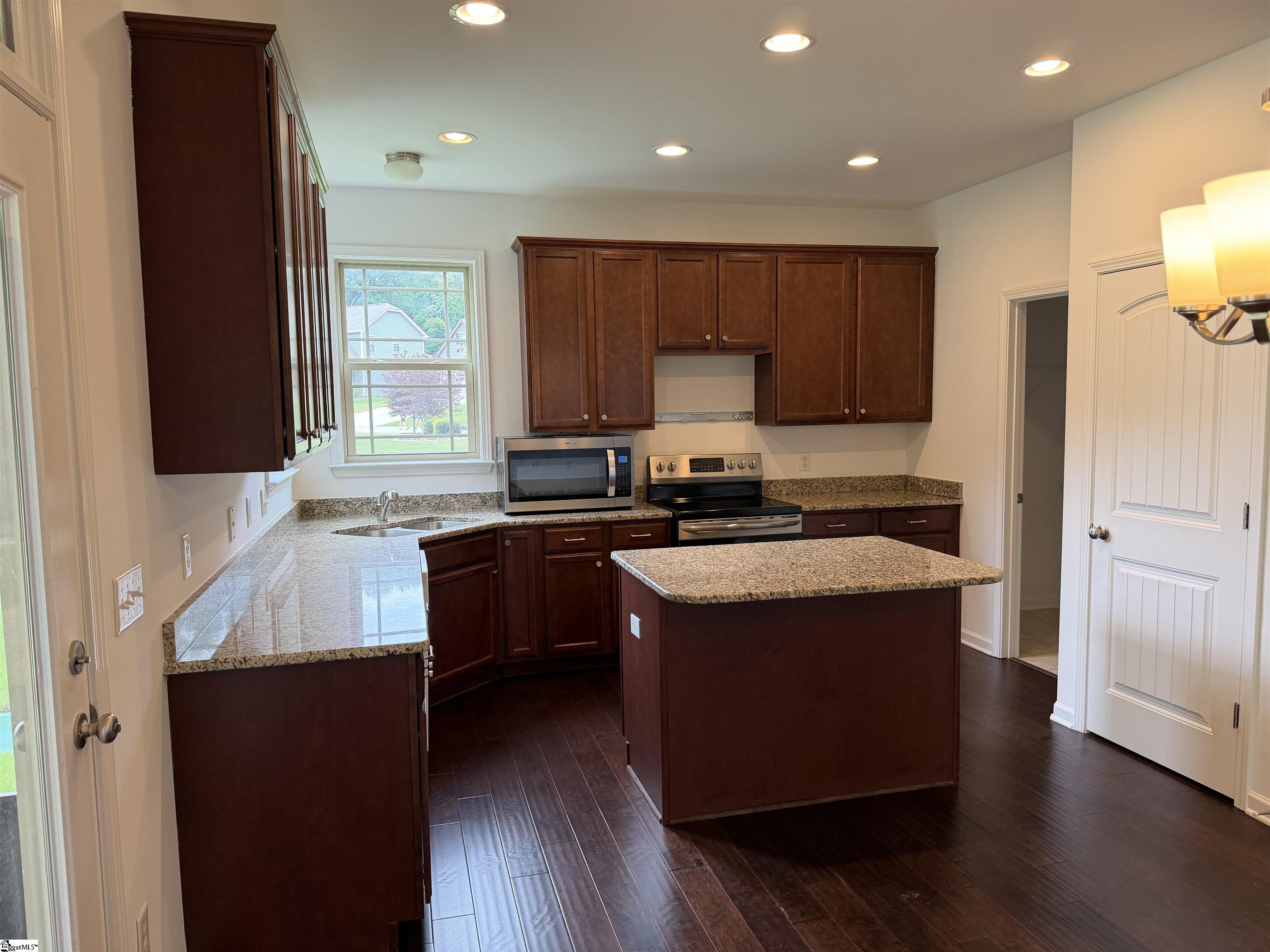 407 Oak Ridge Place Easley, SC 29642 - Photo 5 of 9
