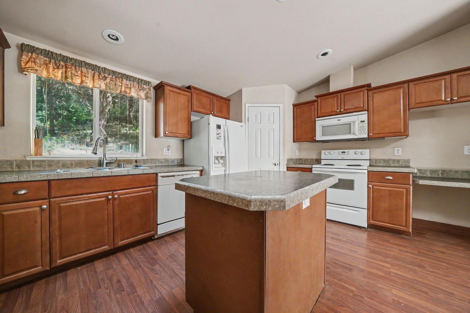 6240 Michel Road Mountain Ranch, CA 95246 - Photo 13 of 92
