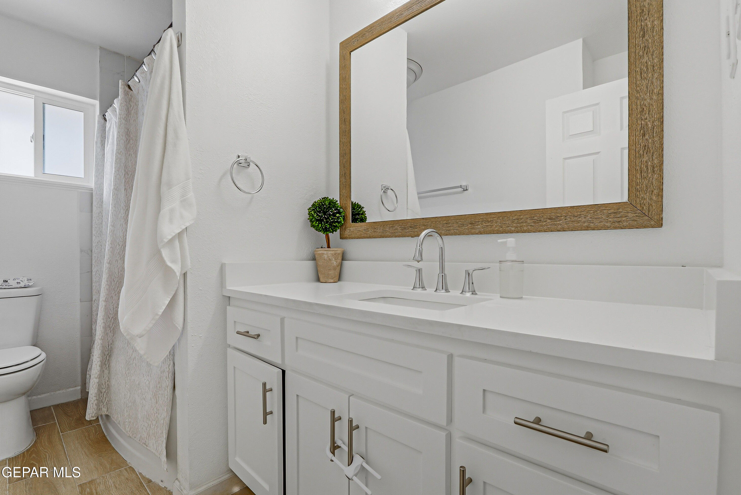 3030 Orkney Road El Paso, TX 79925 - Photo 17 of 26 HALLWAY BATHROOM