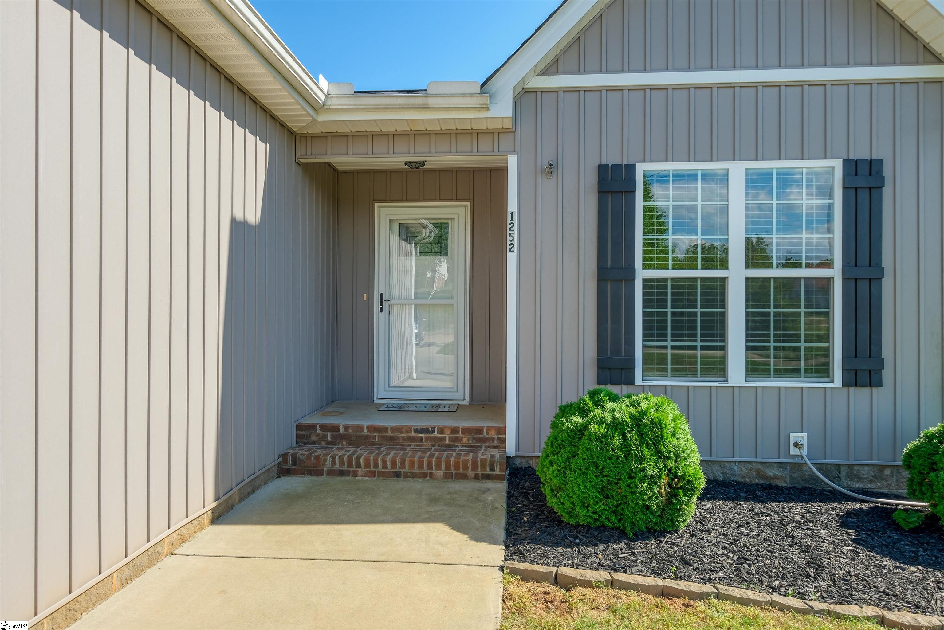 1252 Foster Road Inman, SC 29349 - Photo 4 of 24