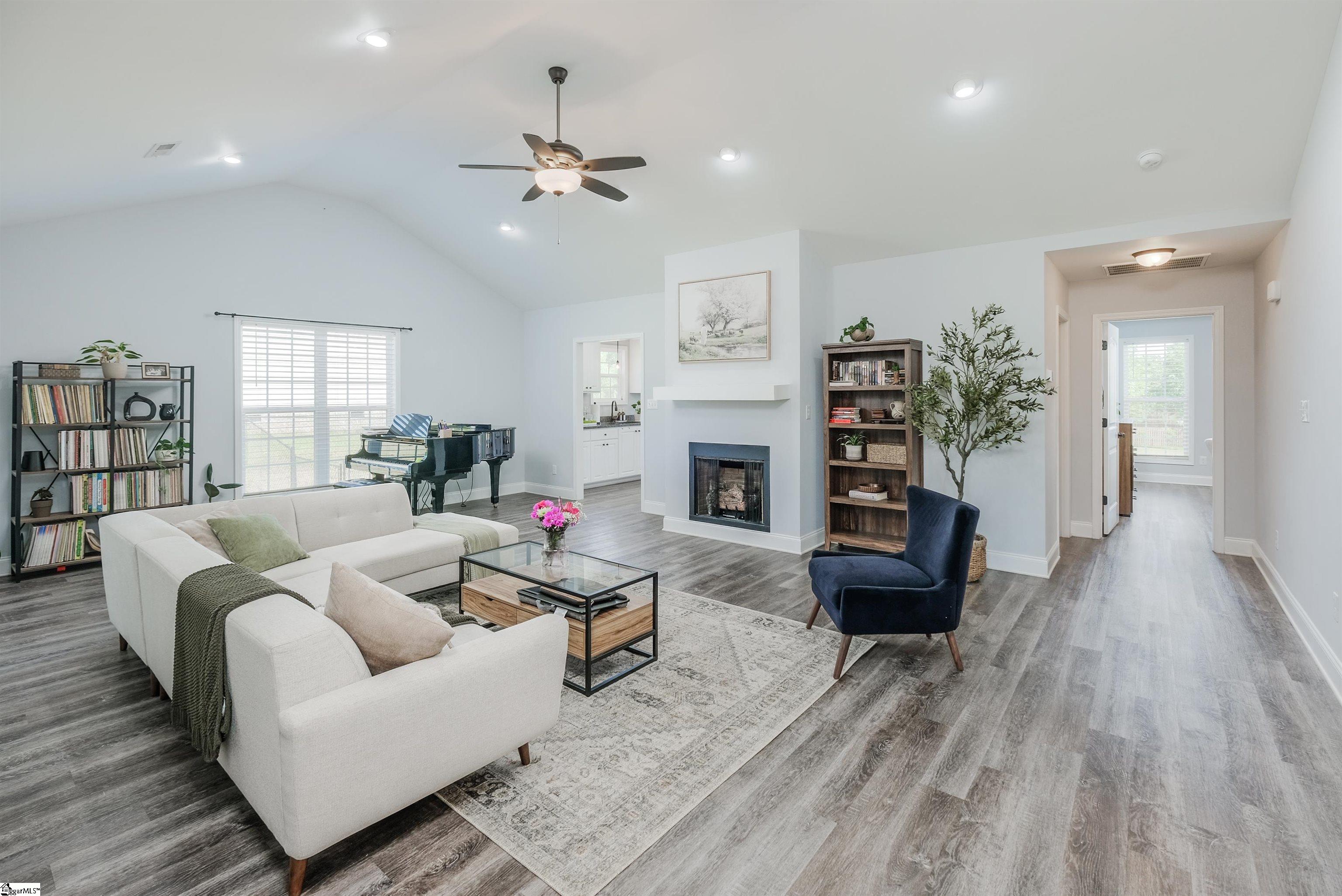 1252 Foster Road Inman, SC 29349 - Photo 5 of 24